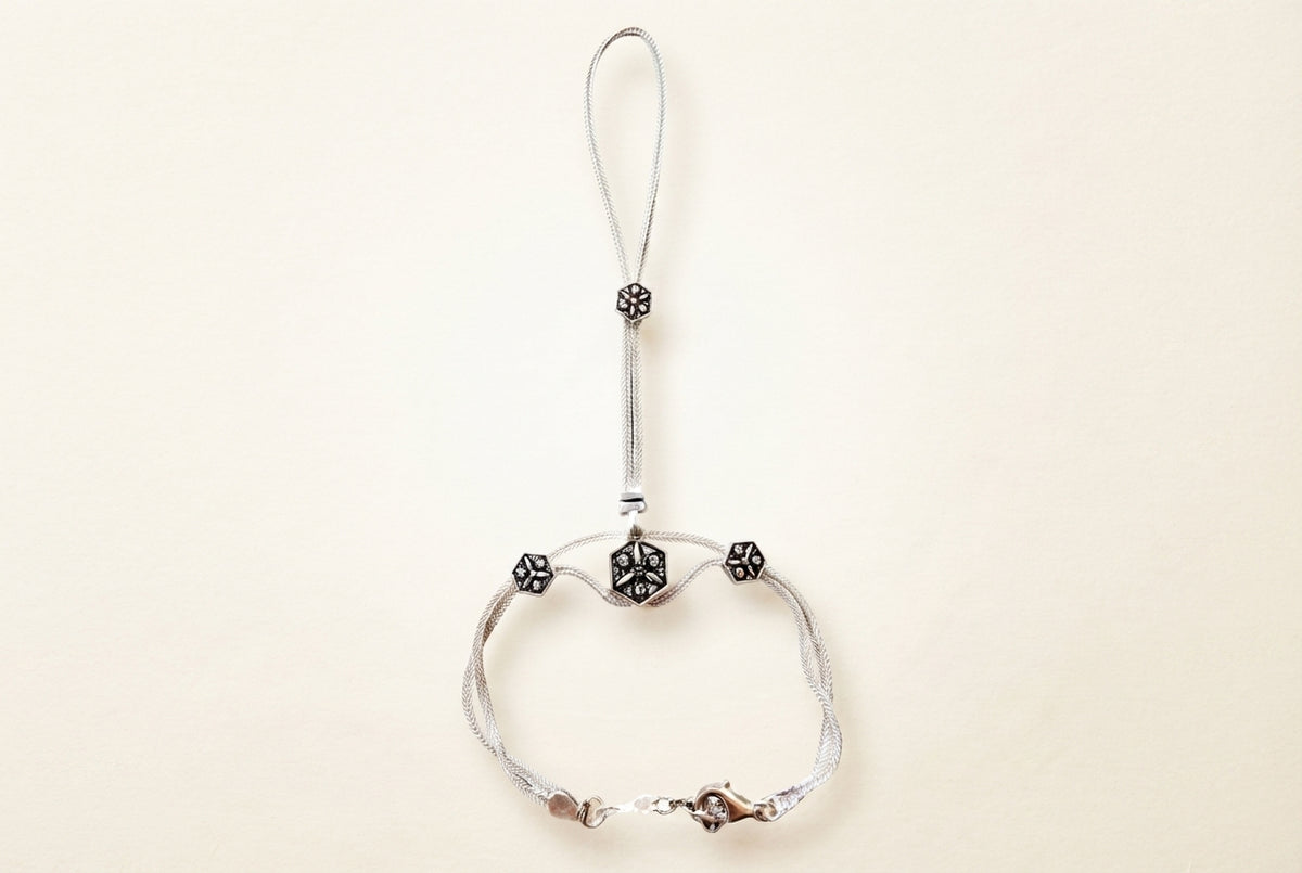 Şahmeran Hand Chain