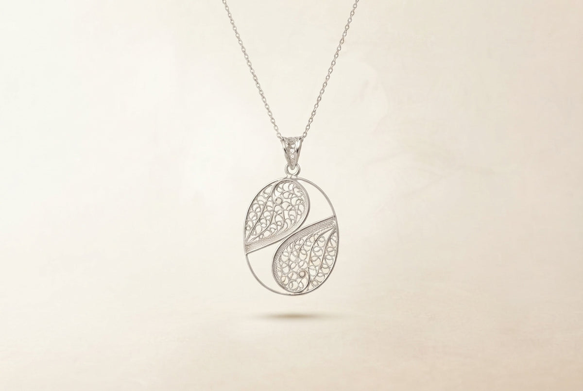 Leaf Pendant Necklace