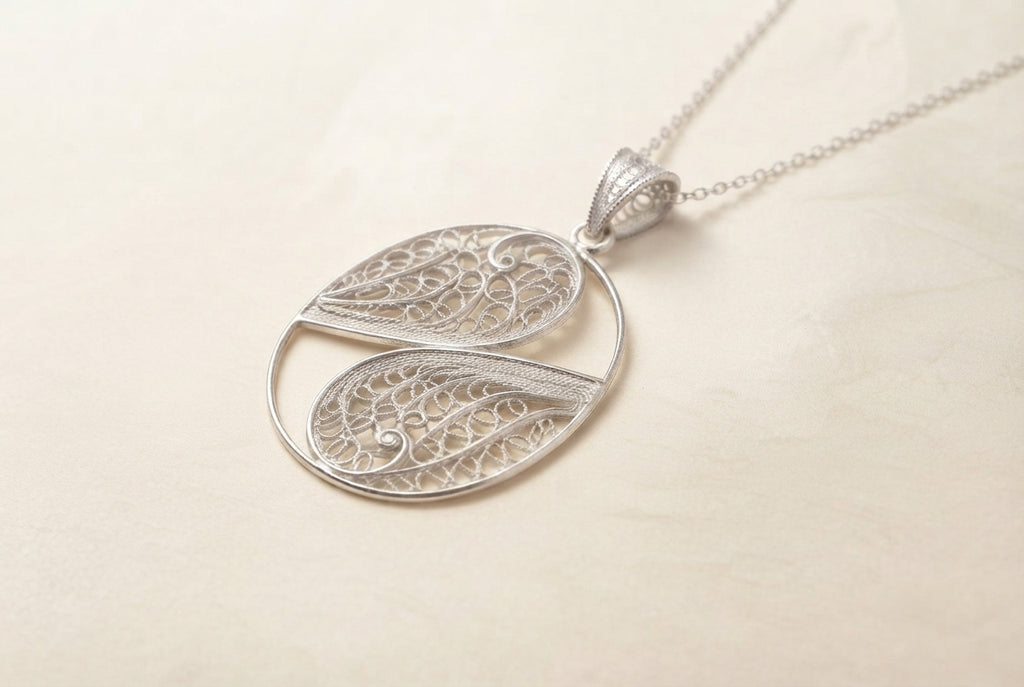 Leaf Pendant Necklace