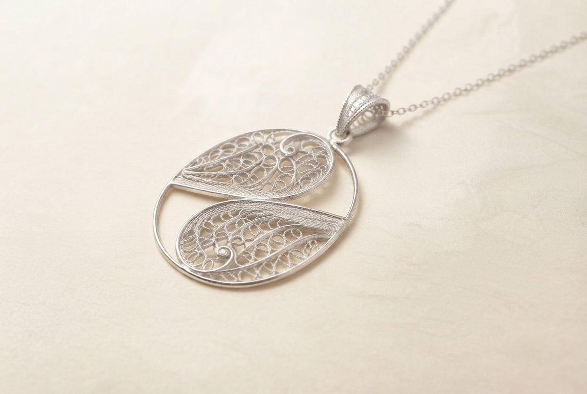 Leaf Pendant Necklace
