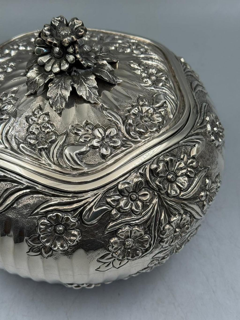 Silver-plated bonbonniere with hand-engraved floral inlay detailing, handcrafted in Istanbul's Grand Bazaar