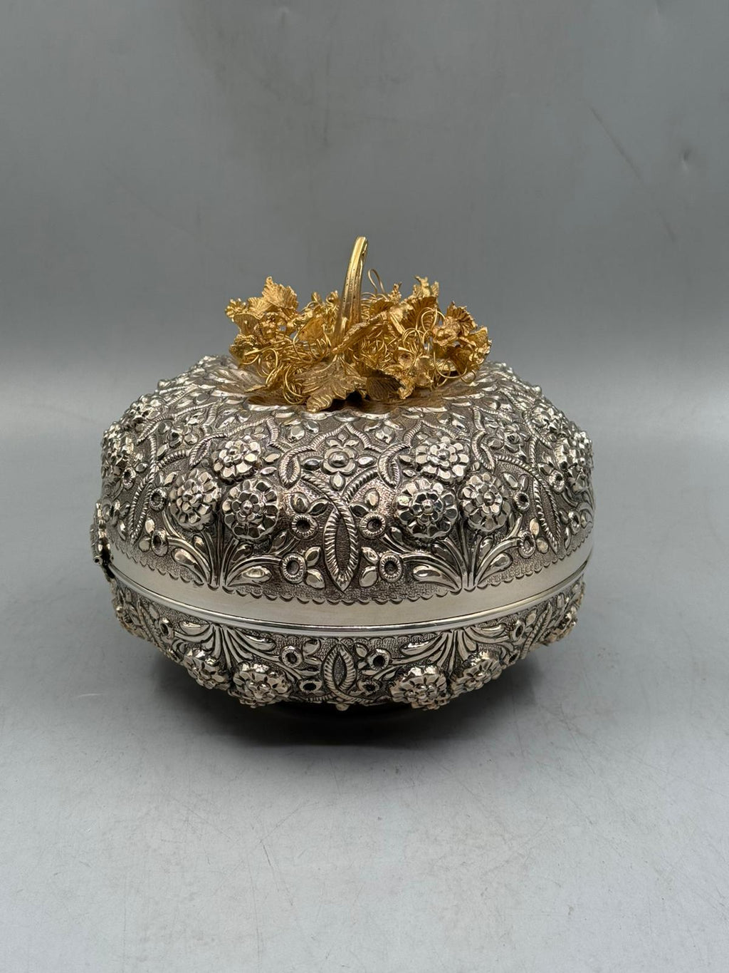 Solid 925 sterling silver bonbonniere with hand-engraved floral relief and gold-plated handle, handcrafted in Istanbul's Grand Bazaar