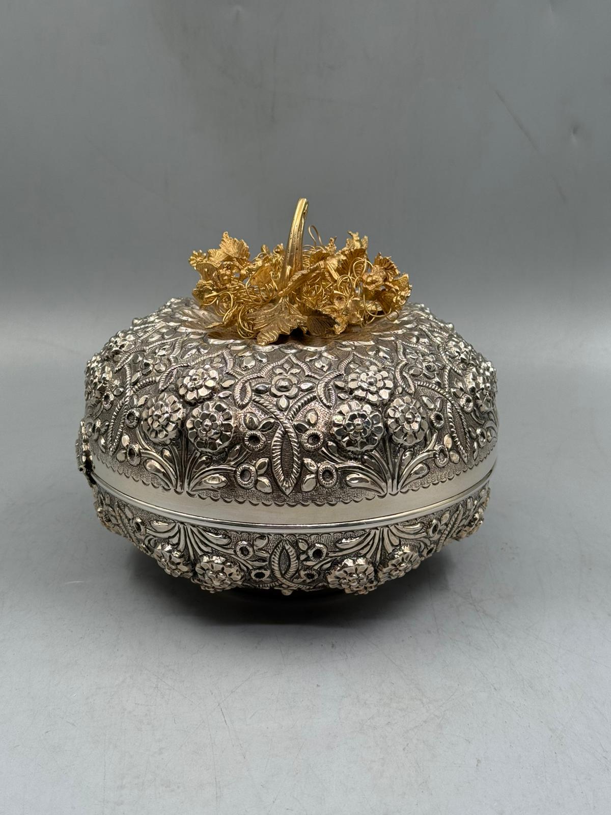Solid 925 sterling silver bonbonniere with hand-engraved floral relief and gold-plated handle, handcrafted in Istanbul's Grand Bazaar