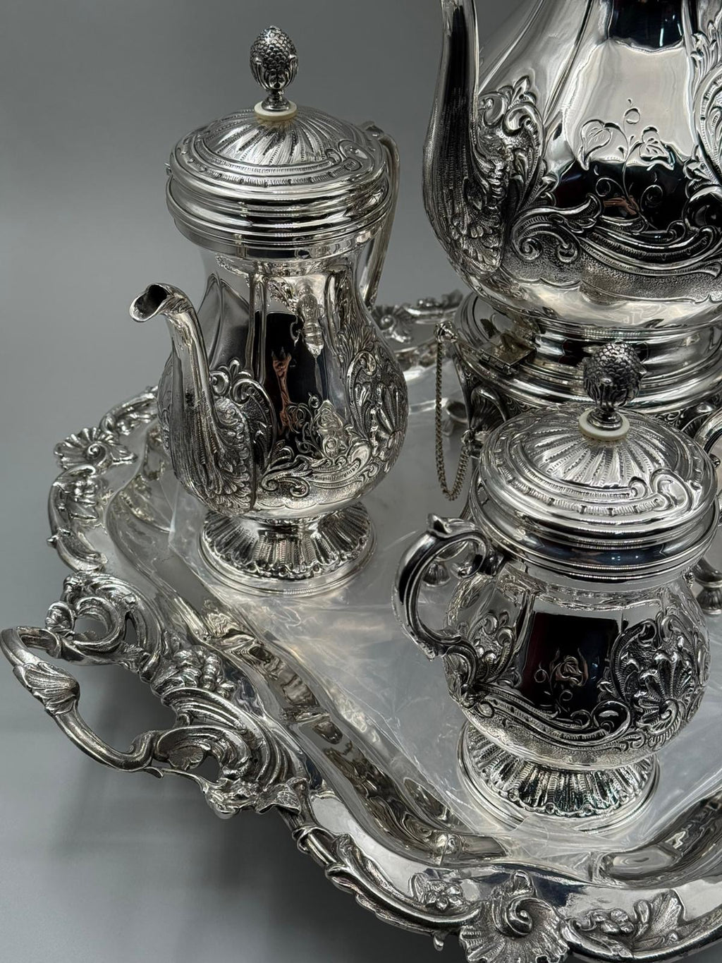 Ottoman Pearl Tea Service, six-piece silver-plated tea and samovar set with hand-repoussé acanthus surface, footed rectangular tray, Grand Bazaar Istanbul