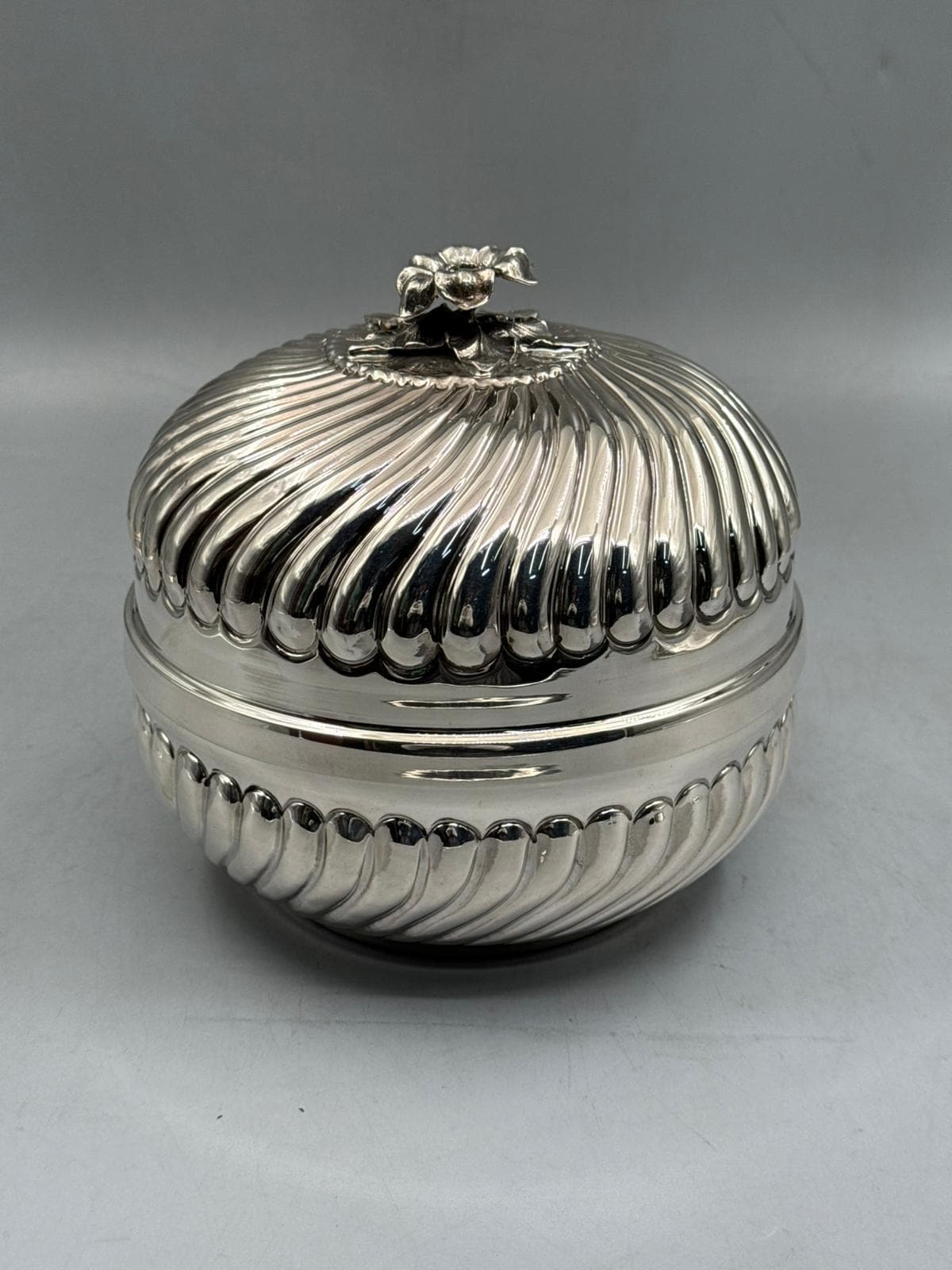 Silver-plated Bektashi bonbonniere with hand-engraved inlay detailing, handcrafted in Istanbul's Grand Bazaar