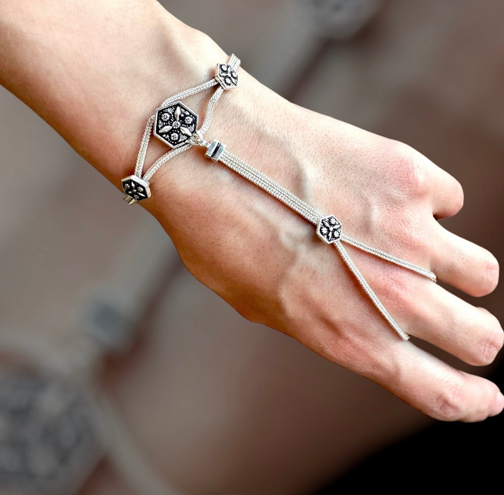 Şahmeran Hand Chain