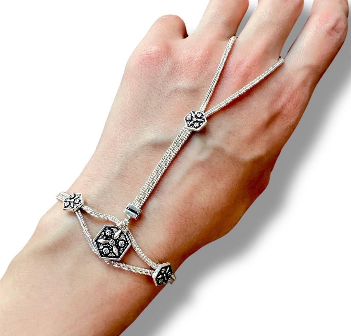 Şahmeran Hand Chain